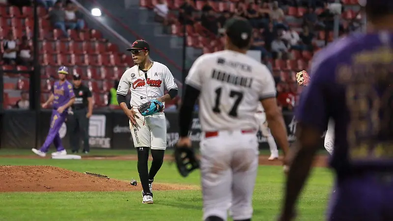 Partido de beisbol del equipo Caliente de Durango 